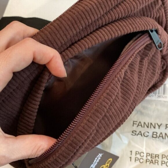 Justin Bieber and Tim Horton’s collaboration of Tim Biebs fanny pack - Picture 10 of 13
